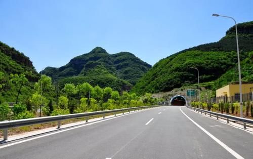  高速■山东在积极打造的一条高速公路，全长约150公里，途经7个