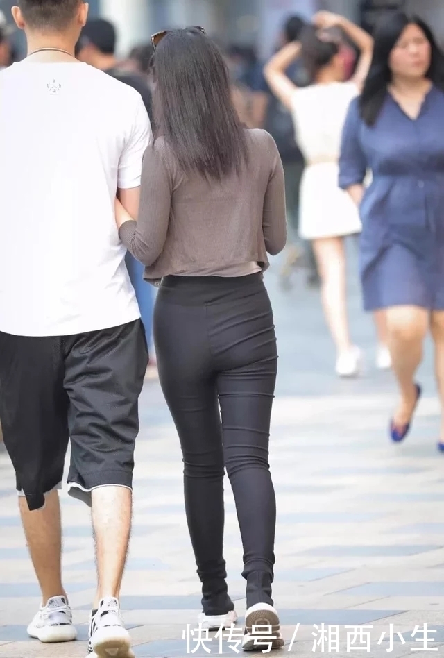 身材娇小纤细150cm高美女穿上显高的紧身裤，瞬间拉高了10公分！