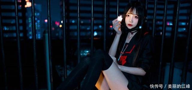 绝对领域制服cosplay，黑丝美腿让人沦陷