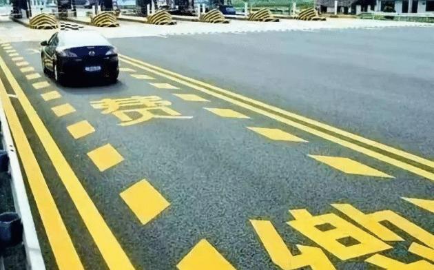 我国高速每天赚多少过路费？专家报出这个数，车主：这还不回本？