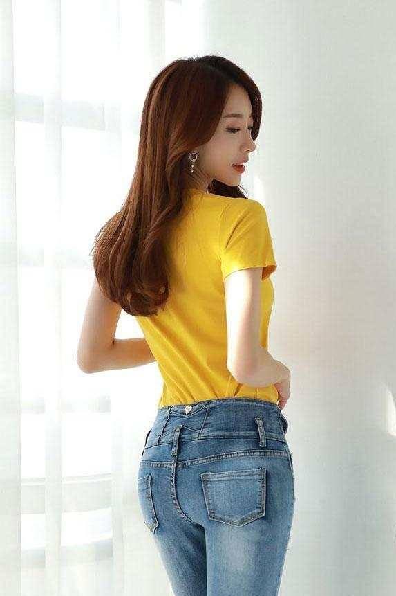 紧身裤简约又显随意, 秀出美腿，销魂美腿衬托出女人性感气质