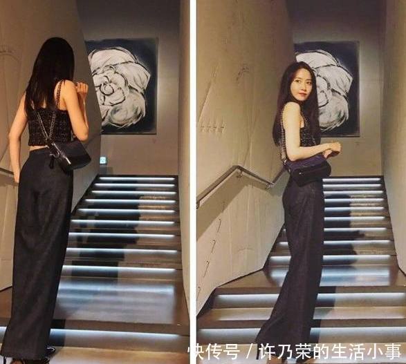 长筒袜搭配高跟鞋,一般人都想不到,网友:又颠覆了我的三观