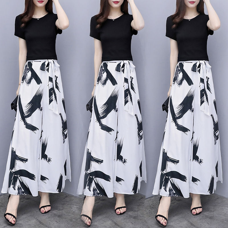 聪明女人都不穿裙子了，现流行这种阔脚裤套装，精致洋气显白嫩