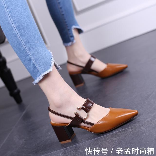  『已备』女人脚宽不用愁，大码高跟凉鞋已备好，时尚从脚下开始！
