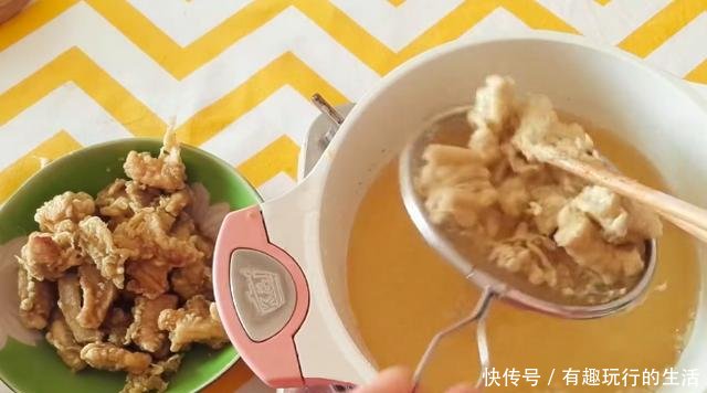  「鲜香」醇香酥肉的美味做法，色泽金黄，鲜香脆爽，喜欢肉食的您不容错过
