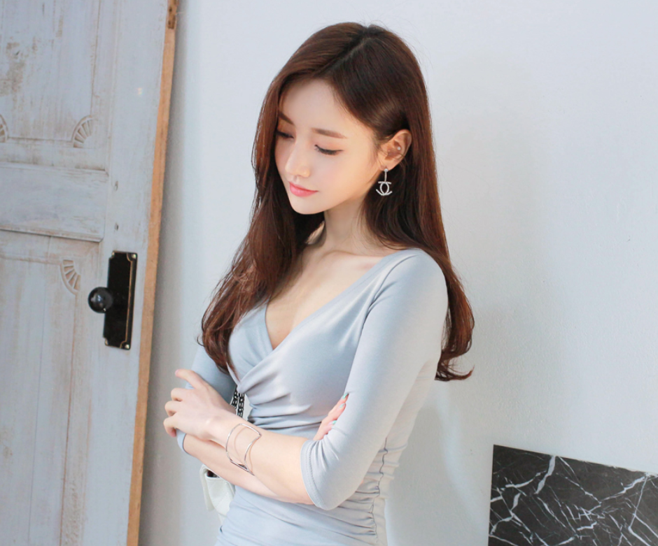 紧身包臀裙：温婉柔美的美女，彰显女性好身姿，时尚有气质！