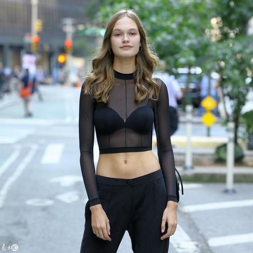 维密超模Ophelie Guillermand亮相 画面好不养眼