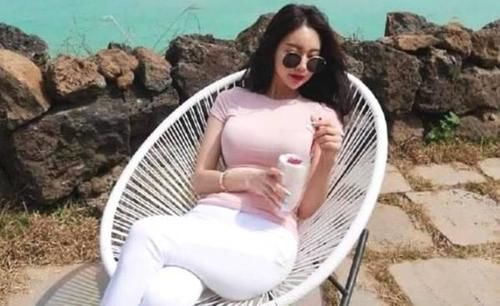 高颜值牛仔裤美女,身材特别棒,让人心生爱慕