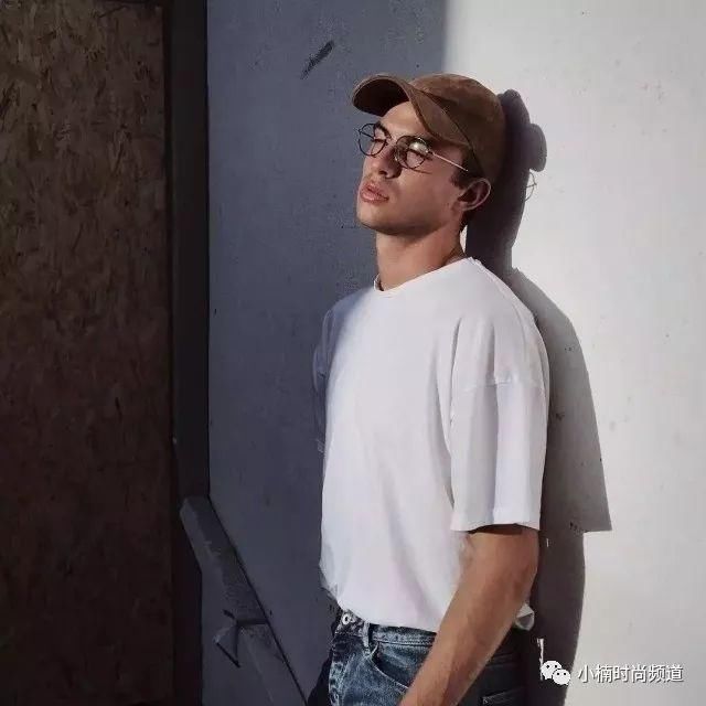 白 T、白衬衫明明穿没多久就看起来很旧？请记住这 5 方法！