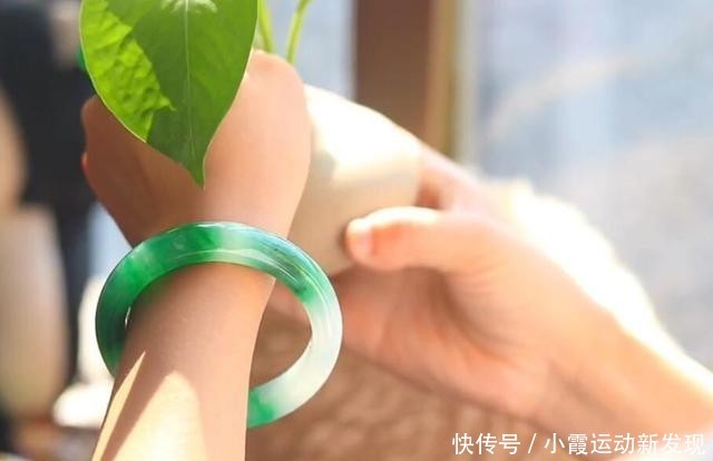  饰品■「3.8节」女人为什么对翡翠饰品情有独钟？