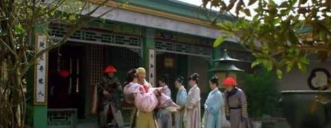 『要光』甄嬛传：甄嬛首次侍寝为何要光着脚？原因让人感慨