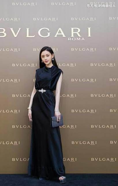 张天爱太历害了,一条瑜伽裤腿就长到逆天,这是要逼“死”鲁班?