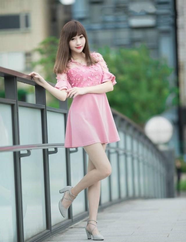 「心中」穿上甜美连衣裙,瞬间唤醒女生心中的“小公主”