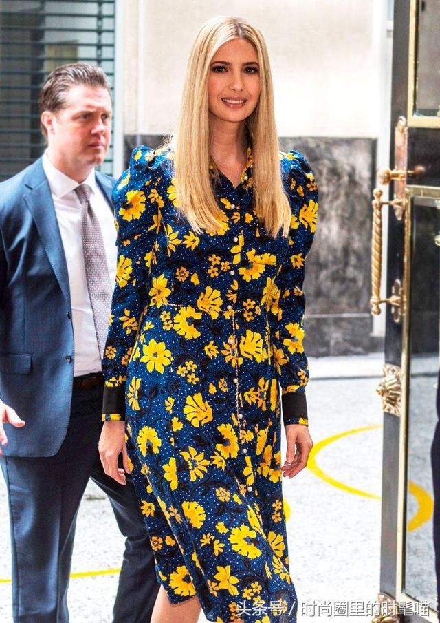 伊万卡标准“九头”身材！淡绿色印花礼服，超显第一女儿S曲线！