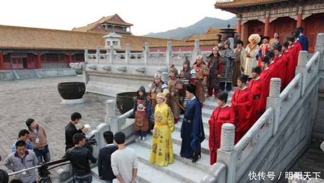 去横店旅游，为什么看不到一个明星？导演：看不到就对了