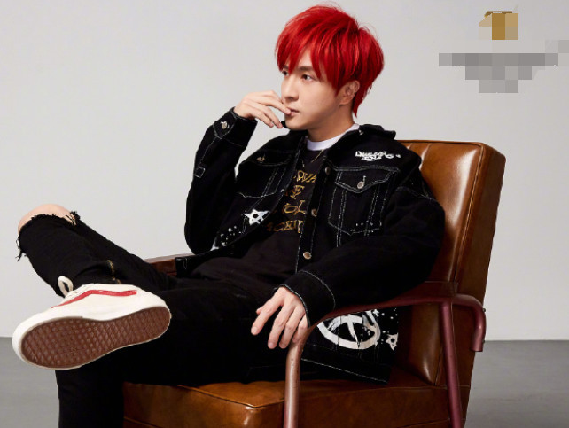 ?网友晒“掰手指”后果照，怒批薛之谦拿孩子炒作：不配当父母！