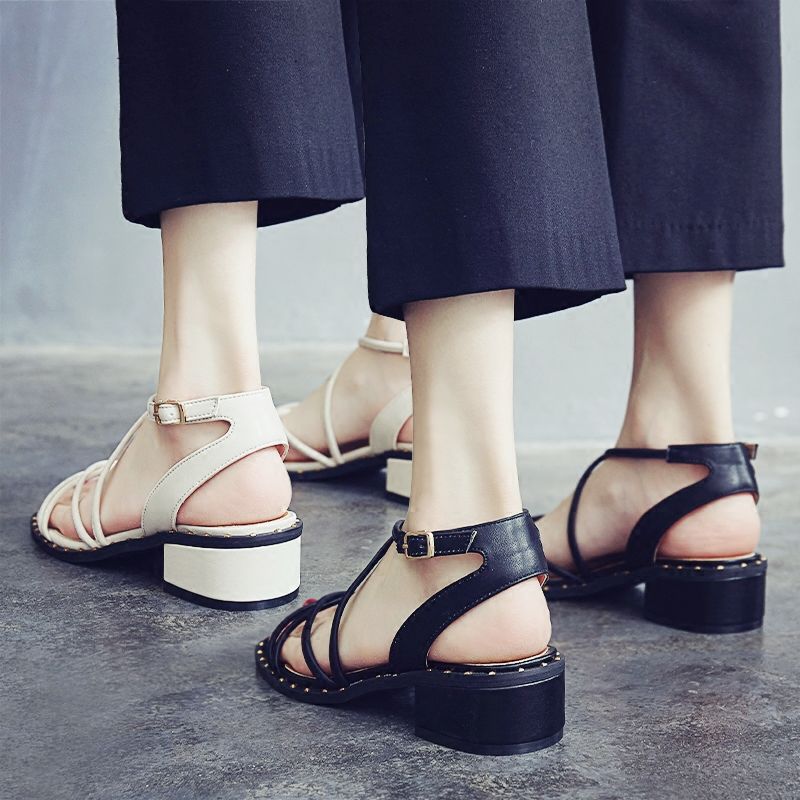 太美了、太美了!今夏流行的罗马凉鞋，让你的玉足白嫩又迷人