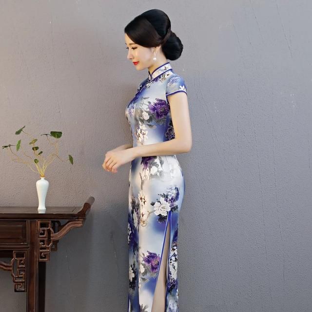 中国式优雅旗袍，上身大气时尚，超有名媛范儿！