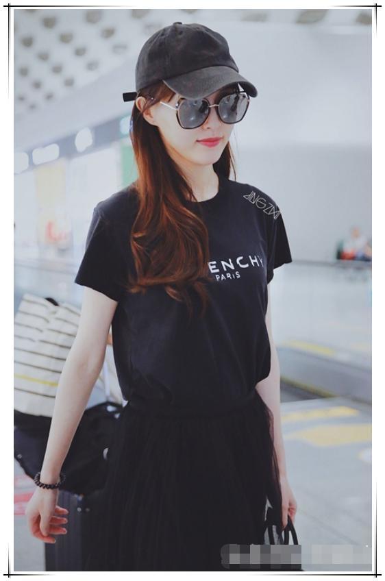 唐嫣可算开窍了！终于懂得把那双火柴腿遮住了！