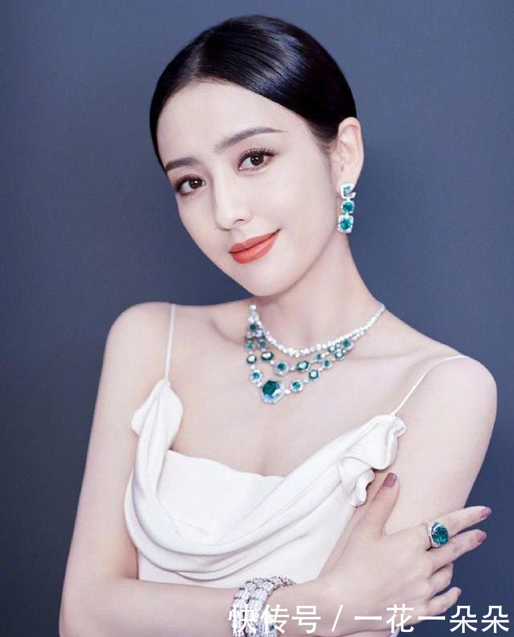 「清纯」脸上有这5大特征的女生,天生的“带妆脸”,素颜干净清纯有气质