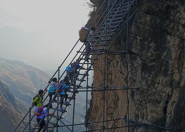 曾花费6亿资助的悬崖村，现在情况如何？网友：6亿就建了个梯子？