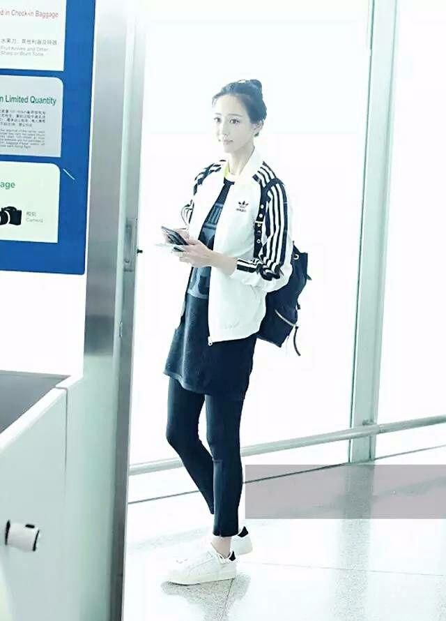 张钧甯穿成这样还敢上台,就靠几块布料遮住重点部位!