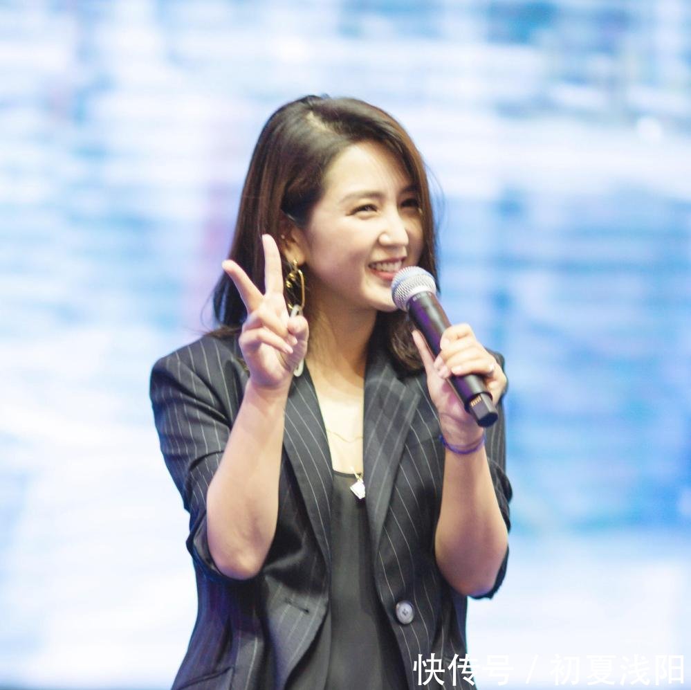 何洁勇敢公布恋情后还怼粉丝, 再也不相信婚姻却继续着恋情