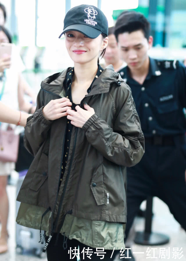 张韶涵将紧身裤穿成运动裤，从背后看认成小孩，网友：要瘦没了！