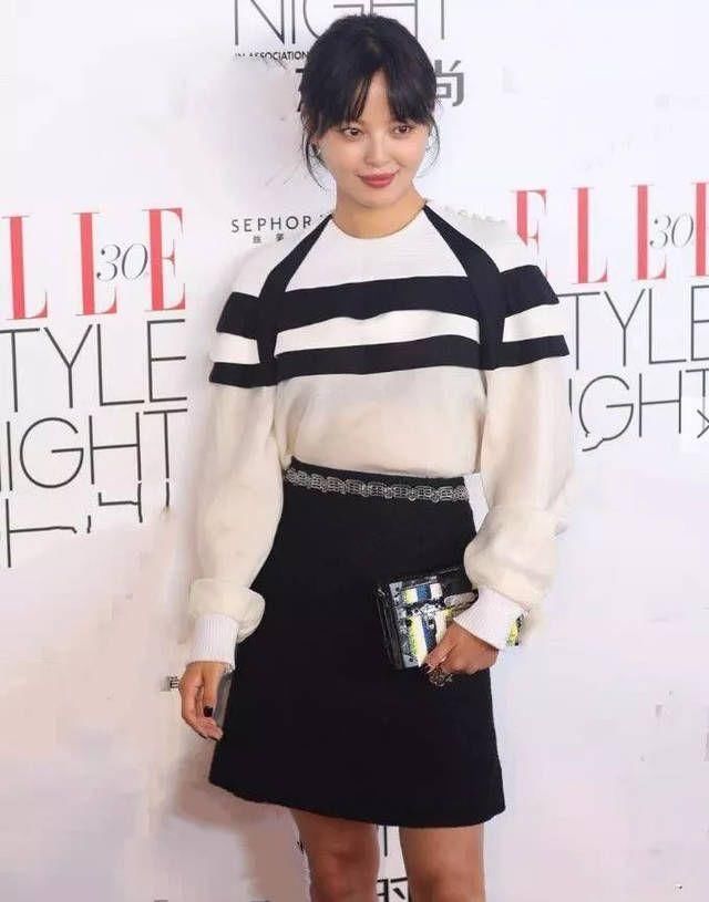 辛芷蕾“黑乌鸦”造型上红毯，网友:就不能鲜艳一点?