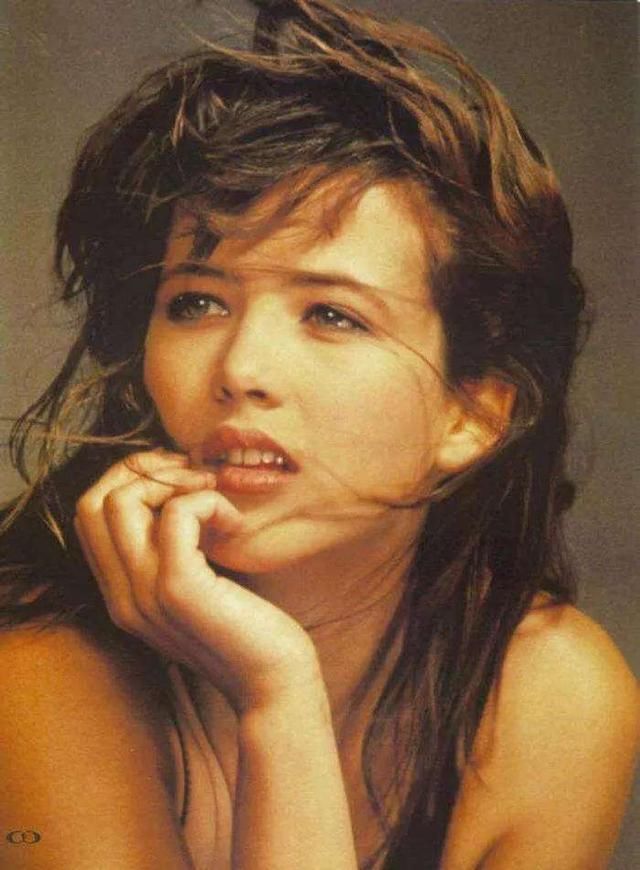 都说热巴和郭碧婷这个新发型很蠢，但模仿的人却前仆后继！