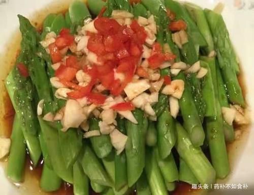  『油绿』发财树“干巴巴”？不是缺水啦，做好3点，叶子贼油绿，不发黄