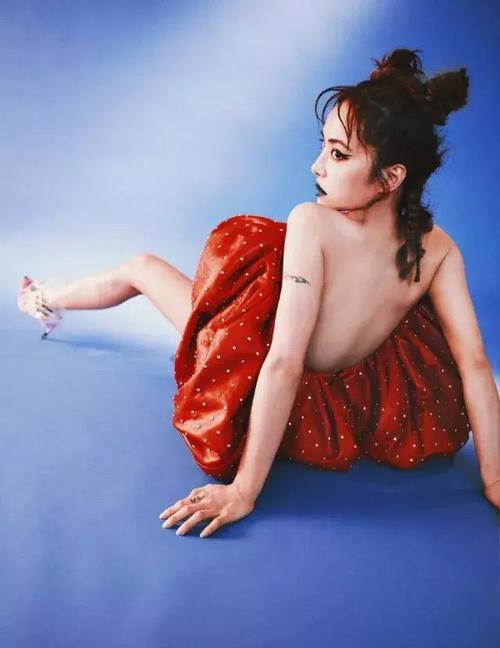 身材堪比健身教练的蔡依林，穿衣也“虎背熊腰”？