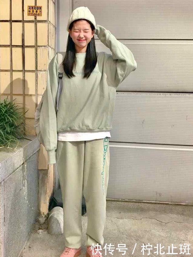  『卫衣穿』2020年卫衣记得这样穿，轻松get少女感