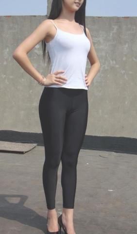 微胖的打底裤美女，女人味十足，富有弹性