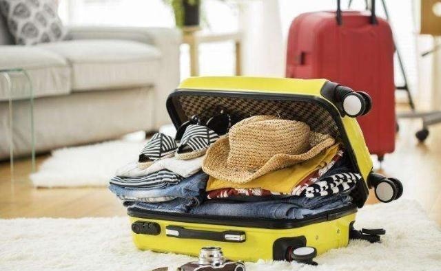 外出旅游时，有三样东西尽量别带，不但太费劲还没用处