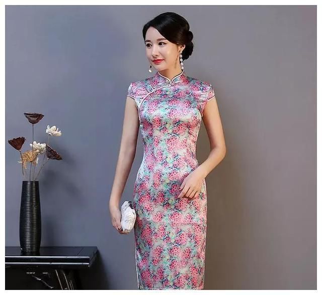 能甩连衣裙十条街的碎花旗袍，让你做一回浪漫小女人！