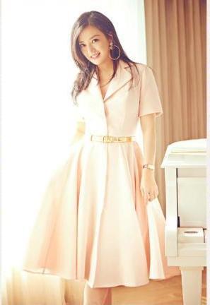 赵薇绝对不止瘦了10斤，大长腿都出来了，网友：不像42岁像22岁！