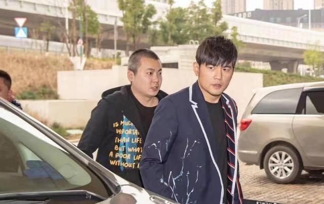 周杰伦满足昆凌