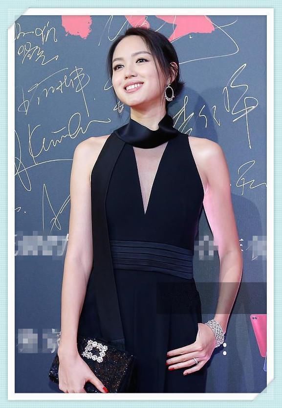 本以为张梓琳穿连体裤大长腿无人能敌，可看到惠若琪，我沉默了！