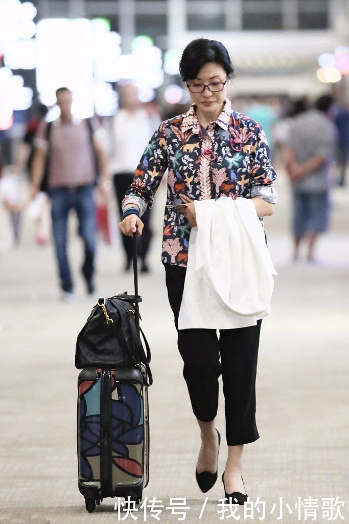 50岁周涛很真实，不化妆不扮嫩！网友：这才是女人该有的自信！