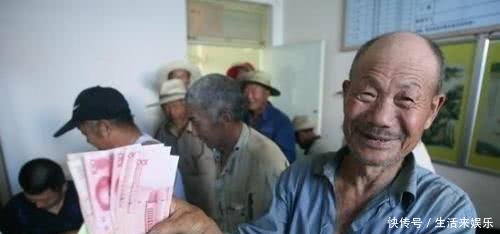 今年，2类人可申请低保补助，2类人发现取消资格，农民看看