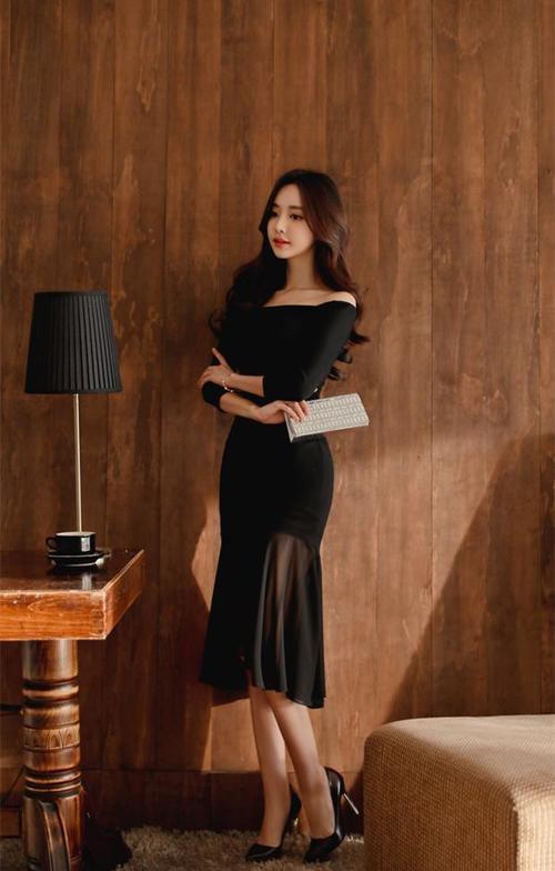 街拍：夏天包臀裙还是紧身裤？小姐姐腿长任意选！