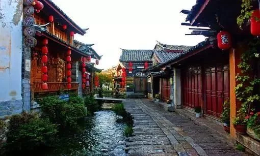 我们去这些神仙美地打卡,赏山川湖泊,漫步幽静古镇【2020热门旅游景点】