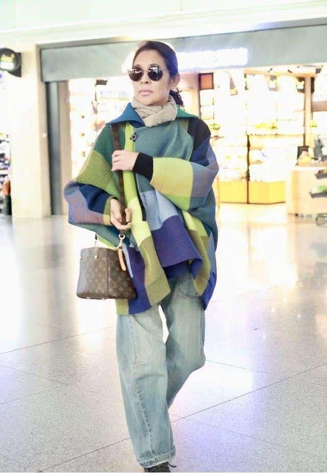 「大妈」倪萍瘦身后变化真大,没了61岁大妈的味道,多了几分年轻活力感