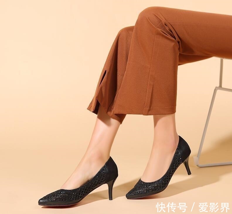 「少女」少女心满满的高跟鞋,细细的高跟设计,可以让人看起来更高