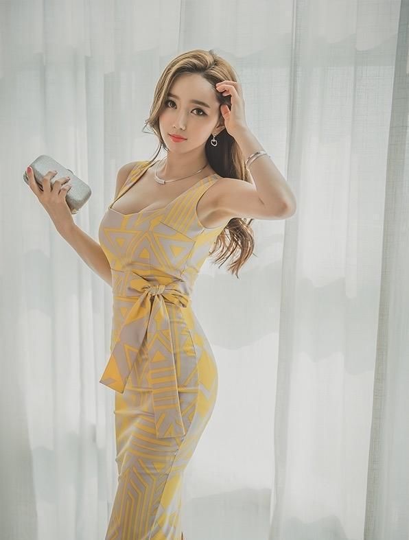 紧身包臀裙修饰好身材尽情释放自个的优雅时尚气!