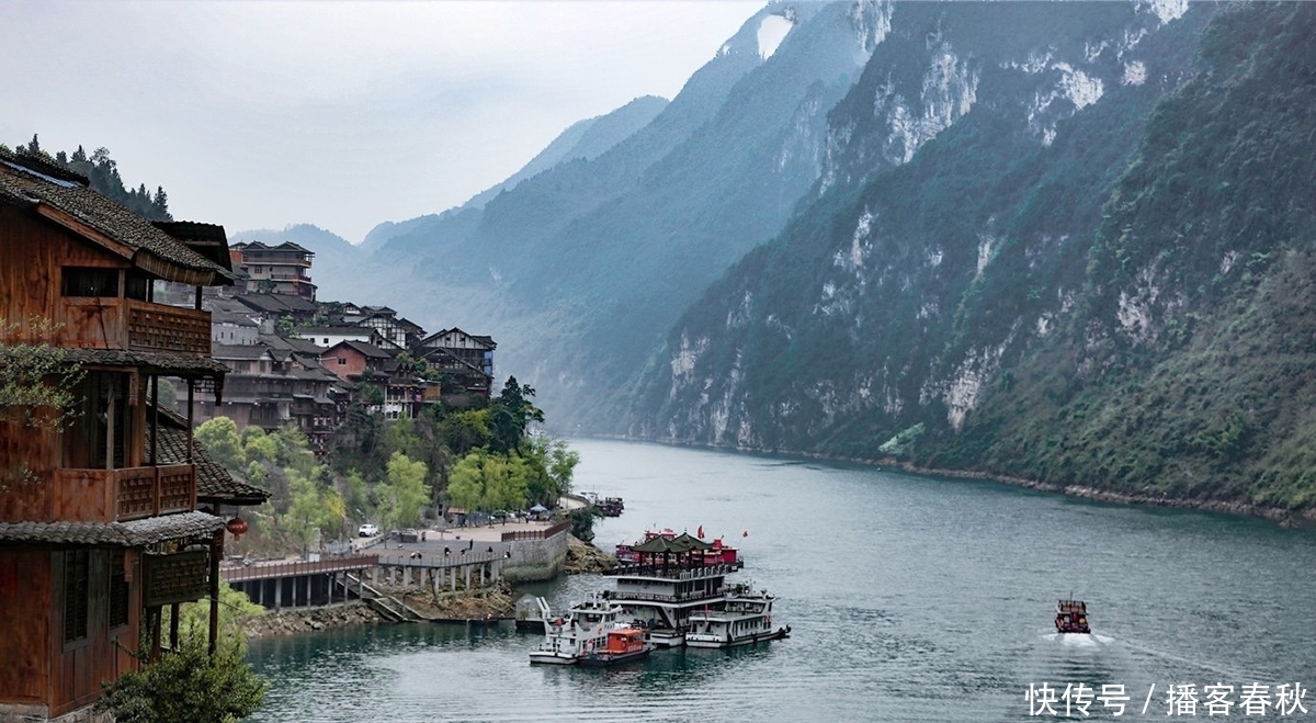  出行@可爱！重庆市民国庆被通知错峰出行，现在开始哄市民出来看