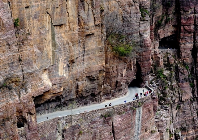 中国有两个村庄，一个带你“上天”，一个带你“入地”
