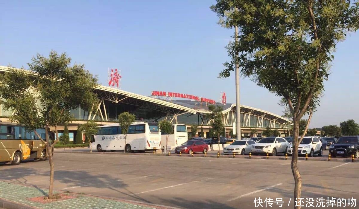  『入境』山东很繁忙的一座国际机场，是中国重要的入境门户和干线机场之一