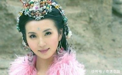 「当红」她曾是女神“万人迷”,当红嫁入豪门,年过40当中戏老师超幸福